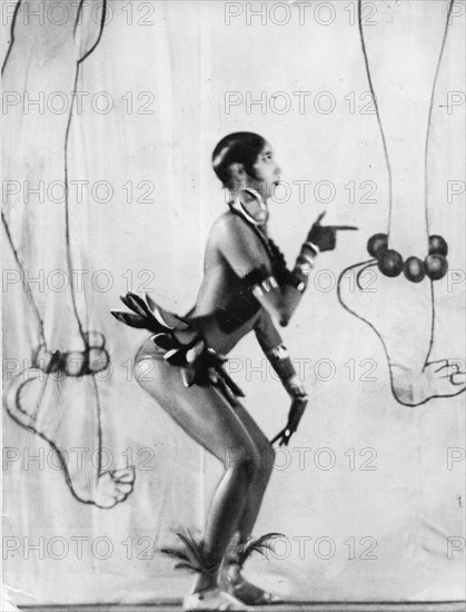 Josephine Baker in der Revue "Bitte einsteigen"