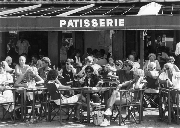 Terrasse de café à Saint Tropez