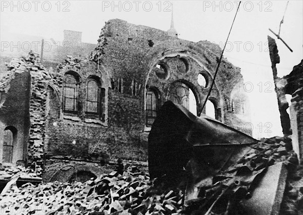 Synagogue incendiée lors de la Nuit de Cristal, 1938