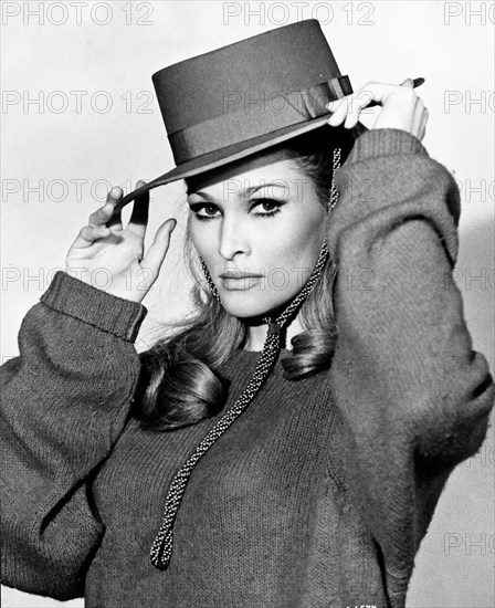 Ursula Andress, 1960