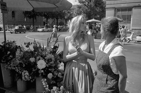 Ursula Andress et sa mère, 1965