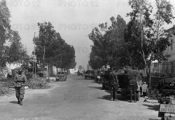 2.WW, North africa, war theater (Africa campaign), german africa corps Feb.41-May43: Rommel's first offensive: german troops after entry into Agedabia 
about 03.04.1941