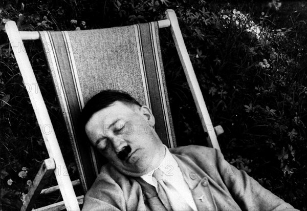 Adolf Hitler se reposant