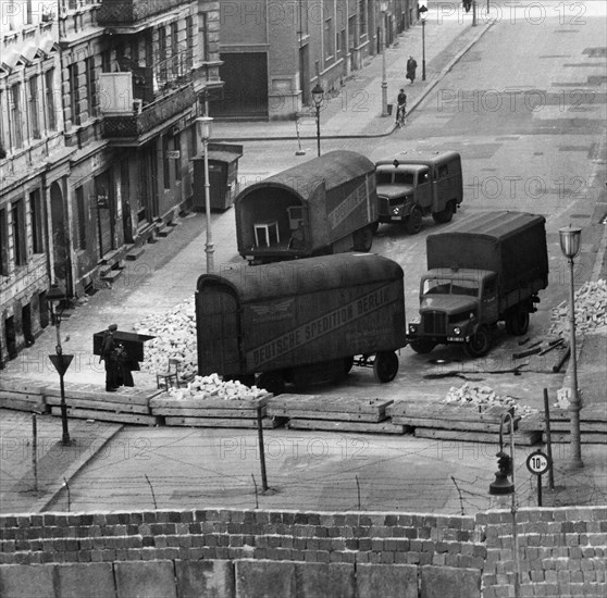 Construction du mur de Berlin, 1961