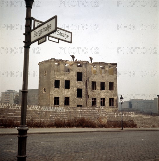 Construction du mur de Berlin, 1961