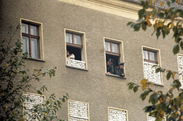 Construction du mur de Berlin, 1961