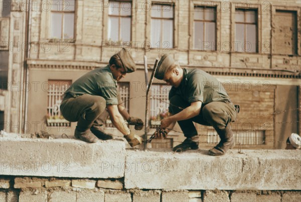 Construction du mur de Berlin, 1961