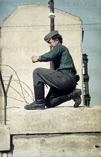 Construction du mur de Berlin, 1961