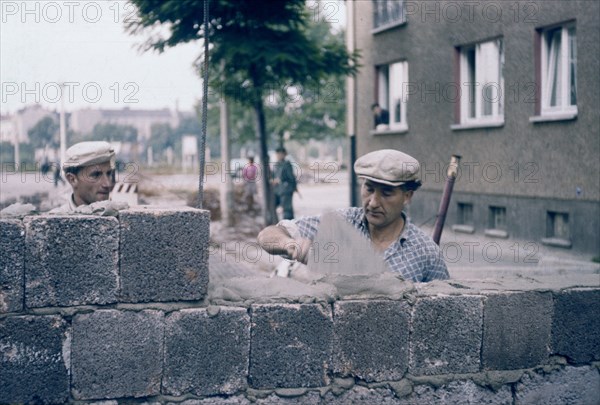 Construction du mur de Berlin, 1961