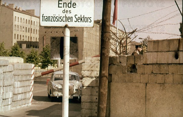 Construction du mur de Berlin, 1961