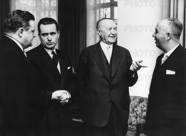 Strauss, Chaban-Delmas, Adenauer and Taviani (fr.l) during a conference in Bonn