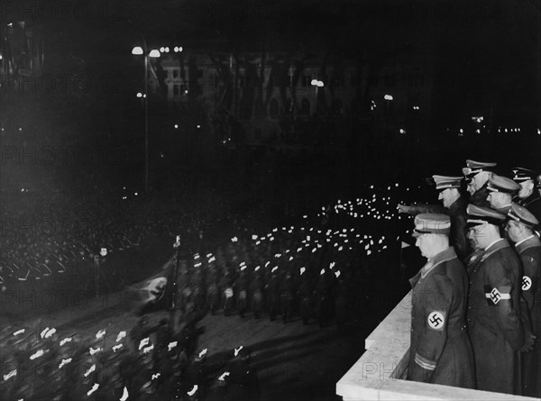 Procession pour l'anniversaire de l'arrivée au pouvoir d'Hitler en janvier 1933