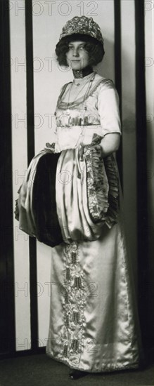 Emilie Floege, 1910