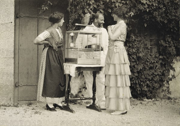 Gustav Klimt avec Helene Klimt et Emilie Floege, 1914.