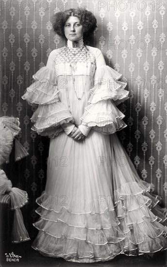 Emilie Floege, 1909.
