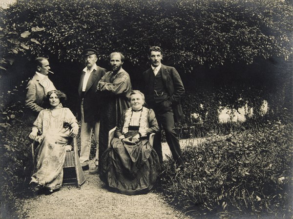 Gustav Klimt, Emilie Floege and her mother Barbara with friends, 1908