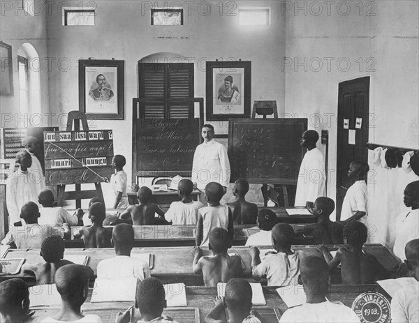 Classe dans une école coloniale allemande, 1903