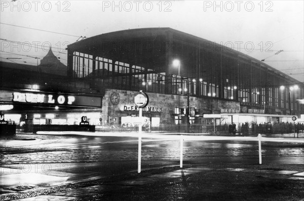 Gare de Berlin "Bahnhof Zoo", 1954