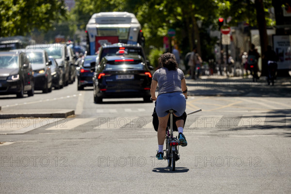 Vélos et voitures à Paris