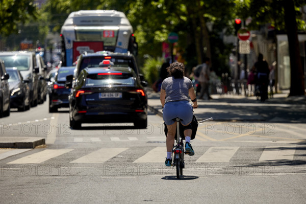 Vélos et voitures à Paris