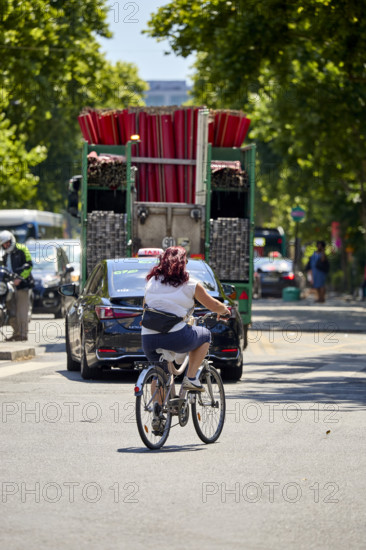 Vélos et voitures à Paris