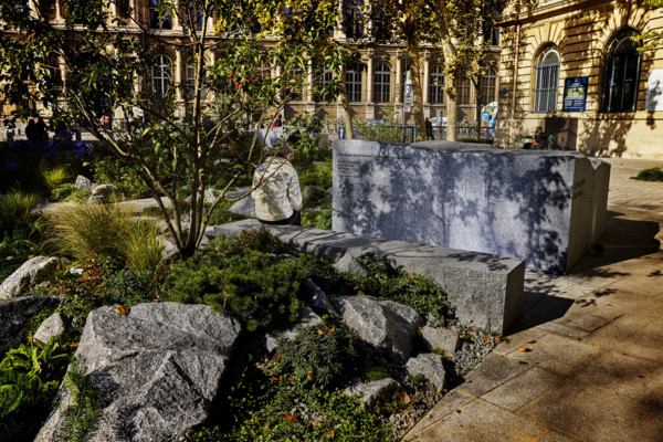 Jardin du 13 Novembre 2015 à Paris