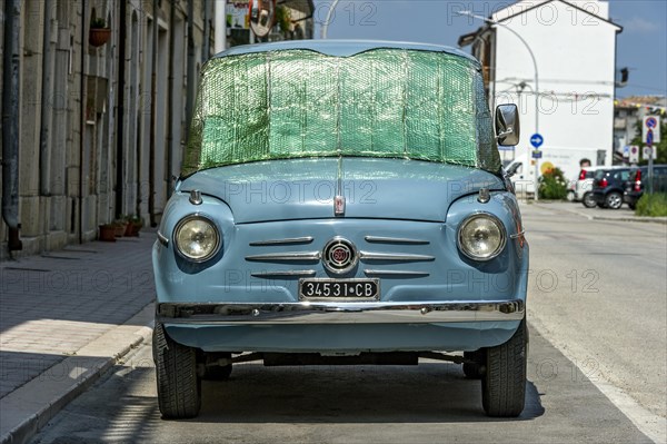 Blue FIAT 600