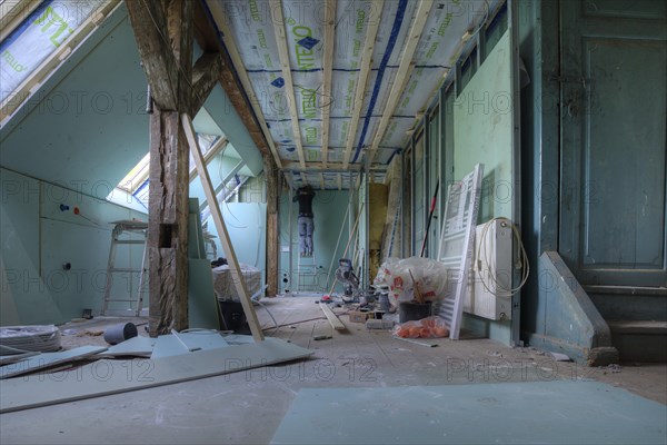 Extension of an attic apartment in an old house