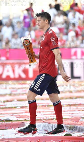 Robert Lewandowski FC Bayern Munich with Paulaner wheat beer for beer shower