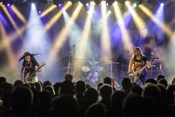 The Brazilian thrash metal band Nervosa live in Schuur
