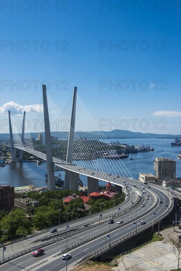 Overlook over Vladivostok and the new Zolotoy Bridge