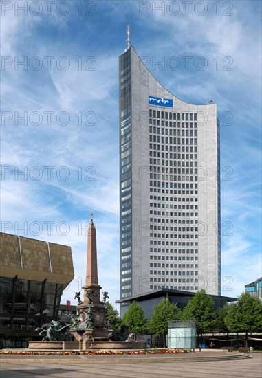 City skyscraper and Mende Fountain