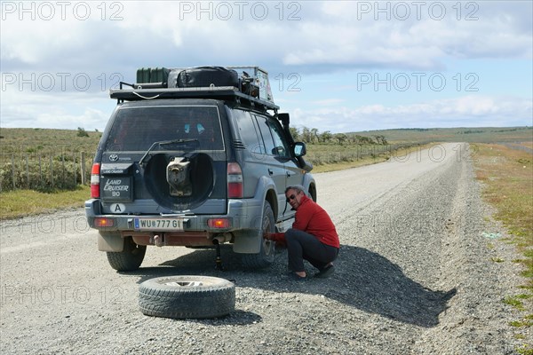 Tire damage on a SUV on the Y50 near Rio Verde