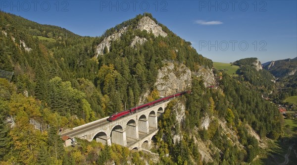 Semmering Railway runs via Krauselklause viaduct