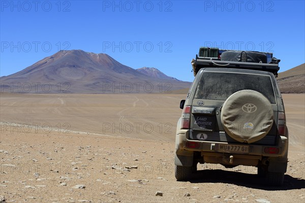 Off-road vehicle on the lagoon route