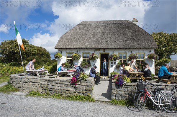 Local pub in Arainn