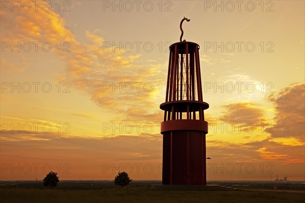 Artwork Geleucht at sunset