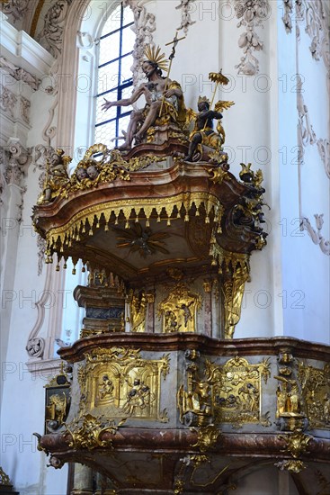 Prayer pulpit