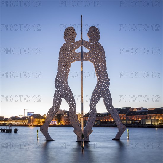 Sculpture Molecule Man by the artist Jonathan Borofsky