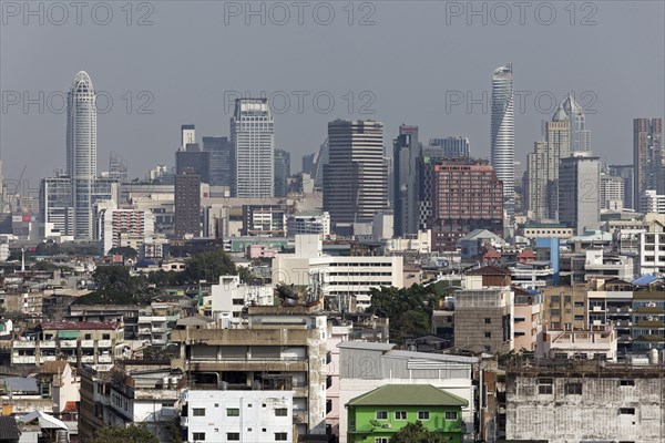 District Pom Prap Sattru Phai and Skyline Siam Square