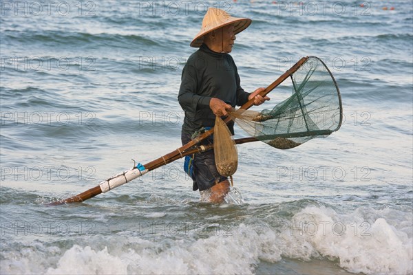 Mussel hunter