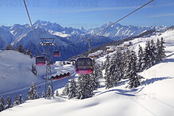 Cable car to Bettmerhorn towards Dom 4545m