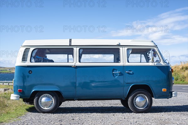 Blue VW-Bus