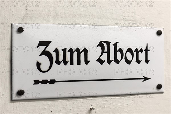 Old enamel sign: Zum Abort