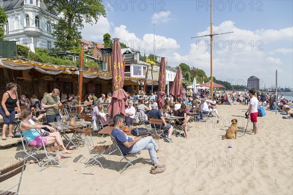 Many people in the restaurant on Elbe beach