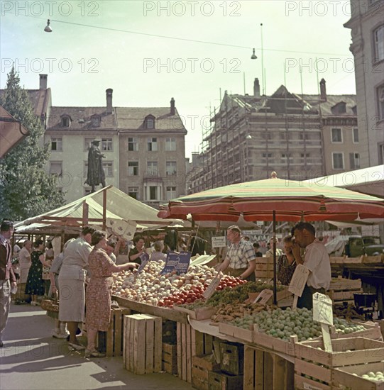 Hustle and bustle on a marketplace