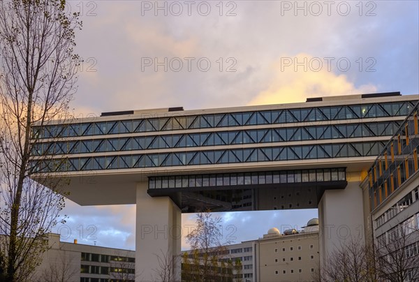 Media bridge Upside East