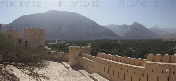 Fortress Nakhl with round tower and battlements