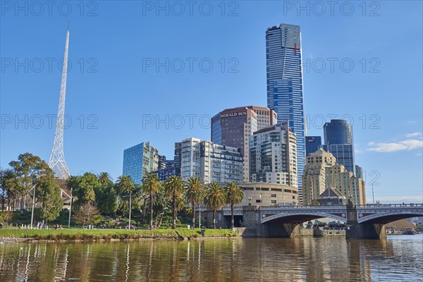 Skyscrapper at the Yarra river