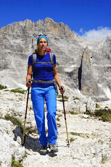 Female hiker near the Zsigmondy or Comici hut